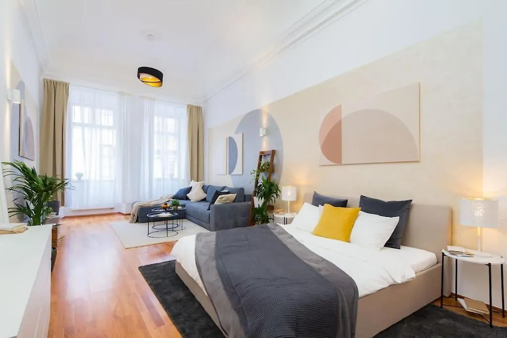 Lovely Historical Home In Mala Strana - N1St Prag Lägenhet