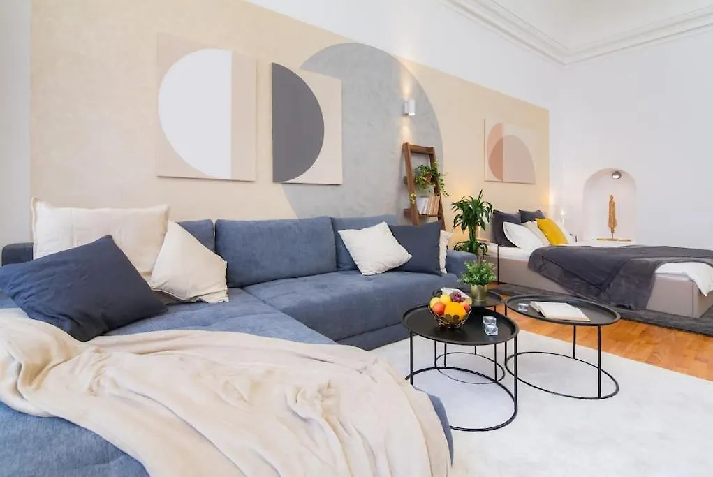 Lovely Historical Home In Mala Strana - N1St Prag Lägenhet